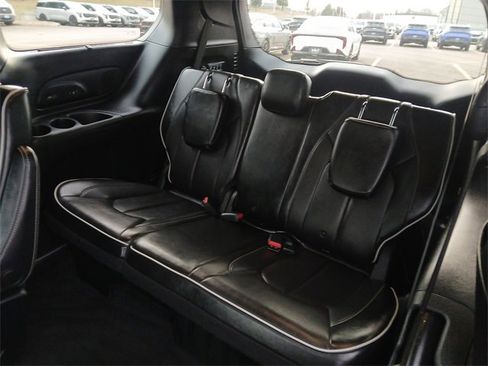 Used 2019 Chrysler Pacifica Limited image 23