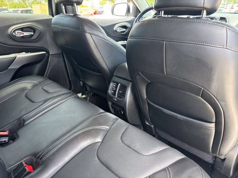 Used 2020 Jeep Cherokee Limited FWD image 13