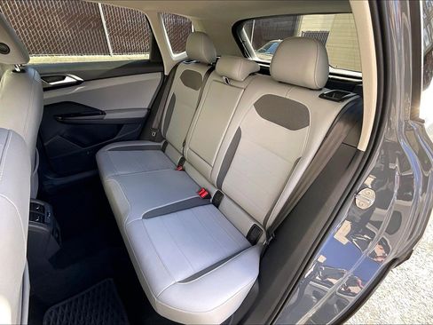 Certified 2023 Volkswagen Taos SE w/ Black Wheel Package image 25