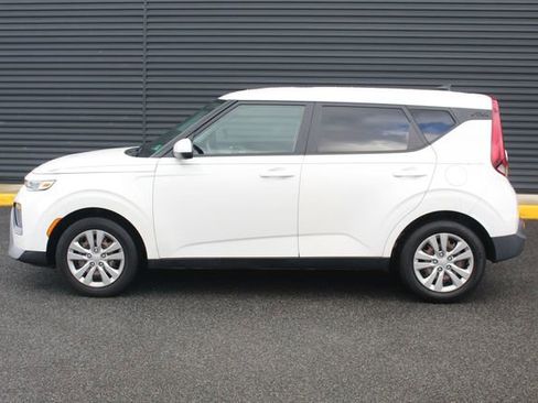 Used 2020 Kia Soul LX image 2