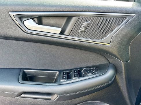 Used 2019 Ford Edge SE FWD image 17
