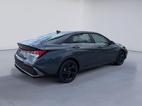New 2026 Hyundai Elantra SEL Sport FWD image 5