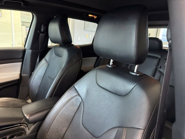 Used 2023 Jeep Compass Limited w/ Sun and Sound Group AWD/4WD image 13