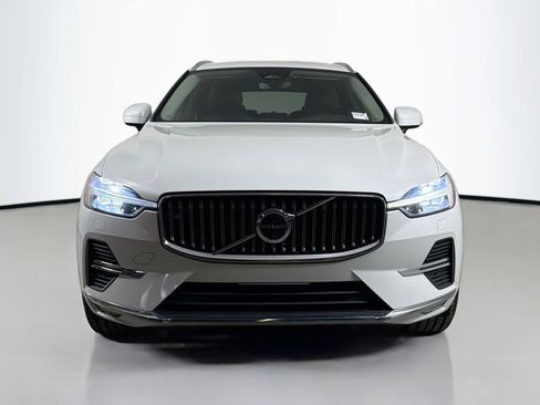 Used 2023 Volvo XC60 B5 Plus w/ Climate Package FWD image 2
