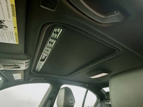 Used 2018 BMW 330e image 27