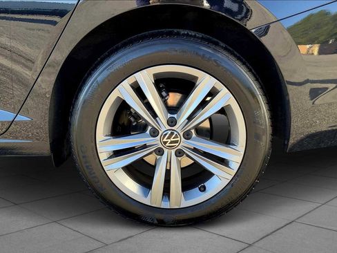 Used 2024 Volkswagen Jetta SE image 10