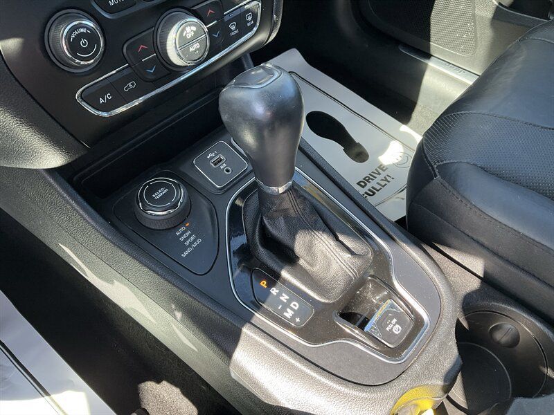 Used 2020 Jeep Cherokee Limited AWD/4WD image 31