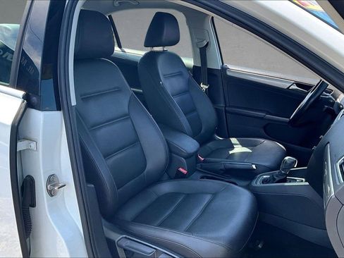 Used 2017 Volkswagen Jetta SE FWD image 30