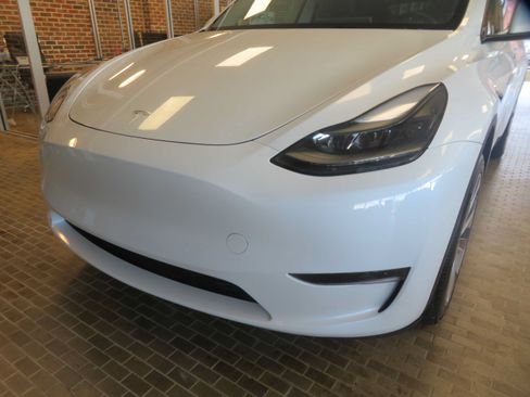 Used 2024 Tesla Model Y Long Range AWD/4WD image 54