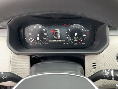 New 2025 Land Rover Discovery Dynamic SE image 16