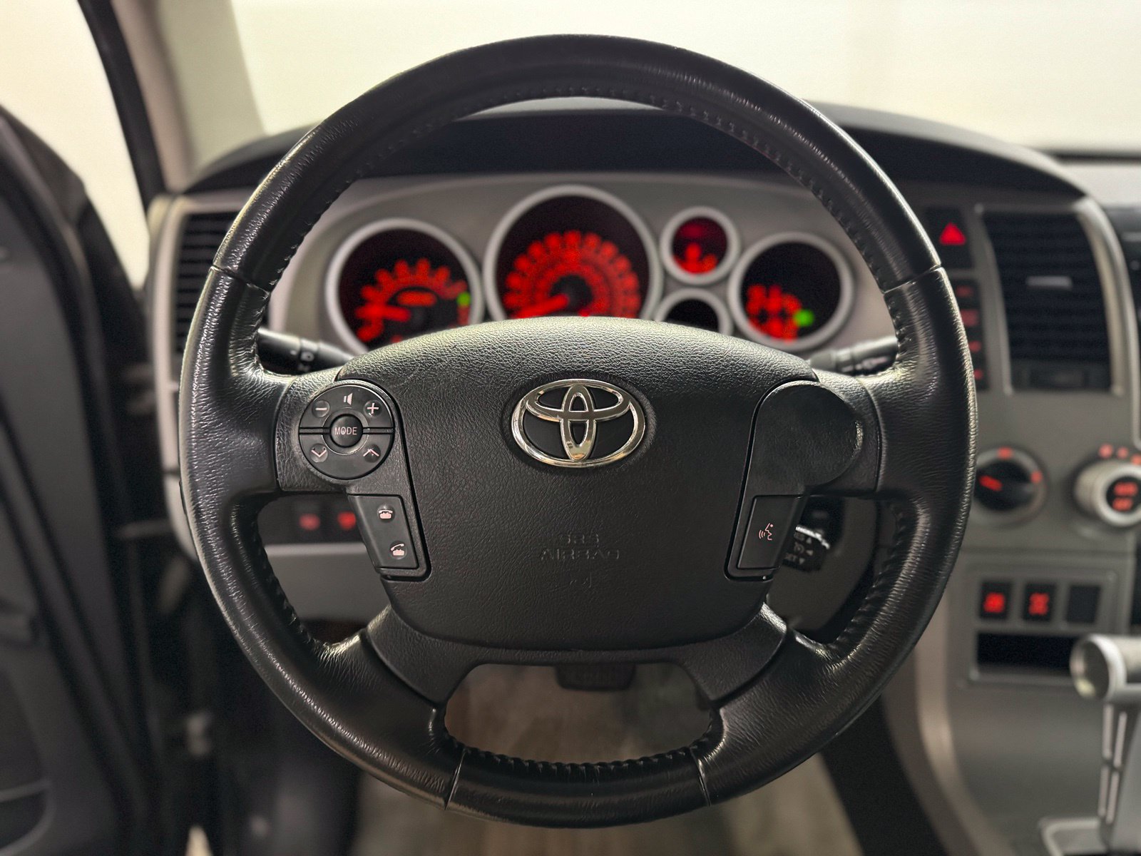 Used 2010 Toyota Sequoia SR5 AWD/4WD image 22