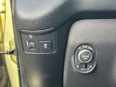 Used 2013 Kia Soul + w/ Audio Pkg image 32