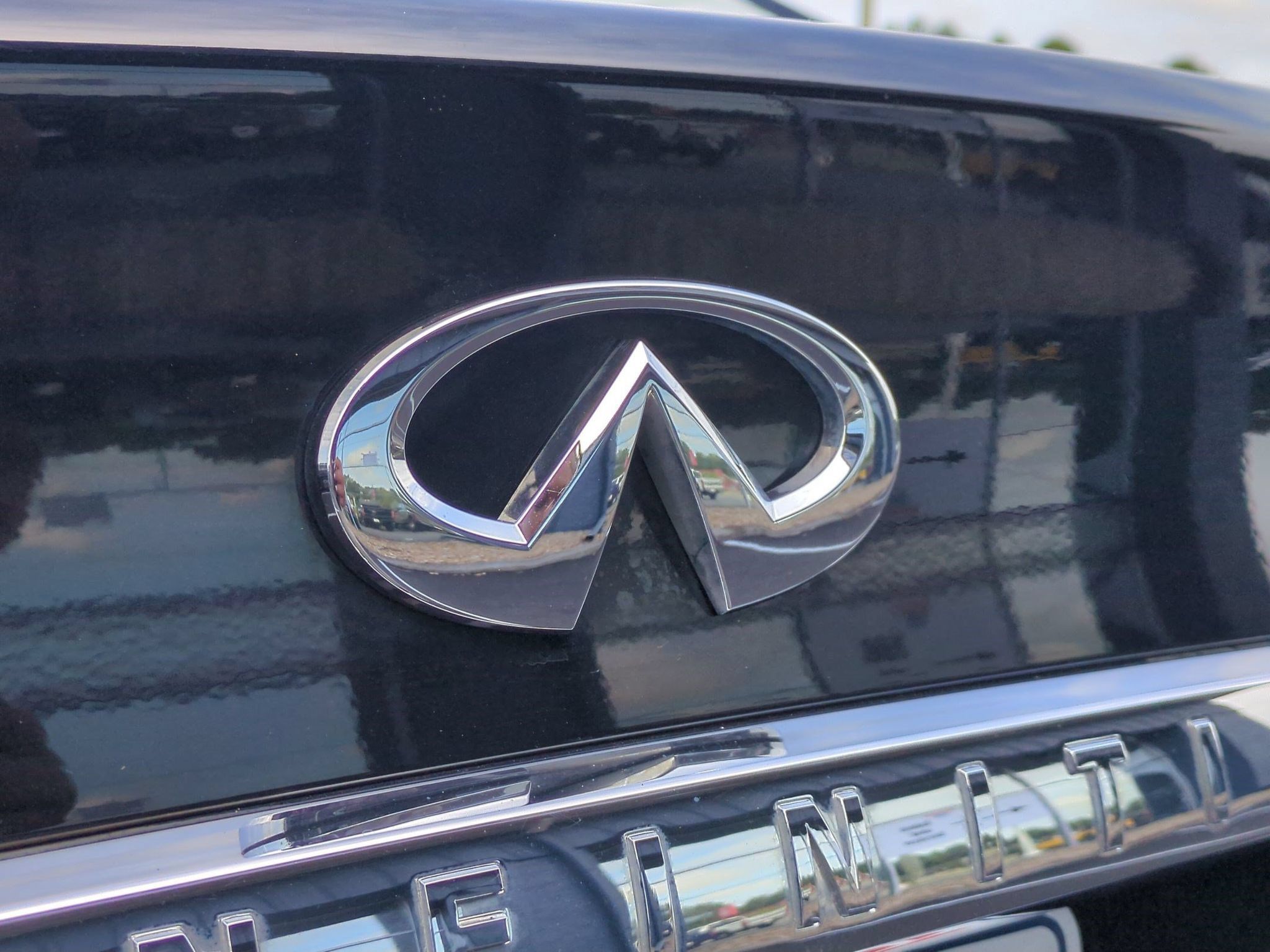 Used 2015 INFINITI Q50 Premium w/ Navigation Package AWD/4WD image 6