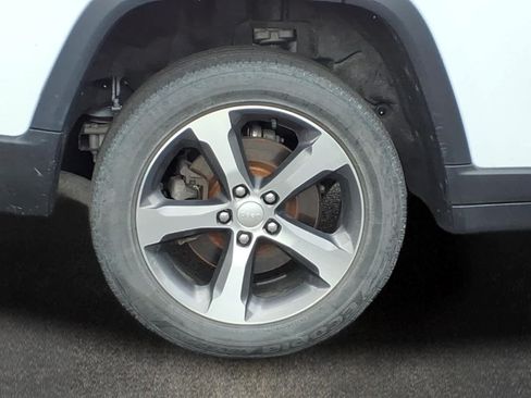 Used 2023 Jeep Grand Cherokee L Limited AWD/4WD image 4