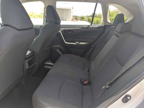 Used 2019 Toyota RAV4 LE FWD image 16