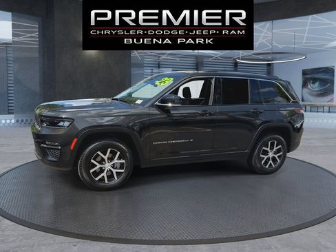 Used 2023 Jeep Grand Cherokee Limited w/ Trailer Tow Prep Group (B) image 4