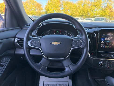 Used 2023 Chevrolet Traverse LT image 12