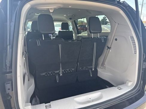 Used 2023 Chrysler Pacifica Touring-L FWD image 14