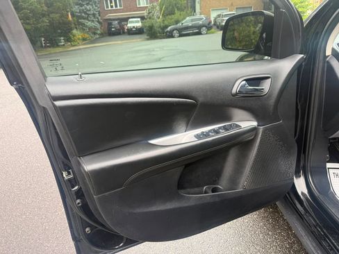 Used 2018 Dodge Journey SE w/ Connectivity Group FWD image 12