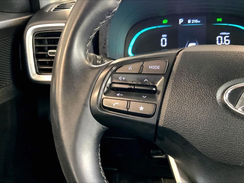 Certified 2025 Hyundai Venue SEL FWD image 23