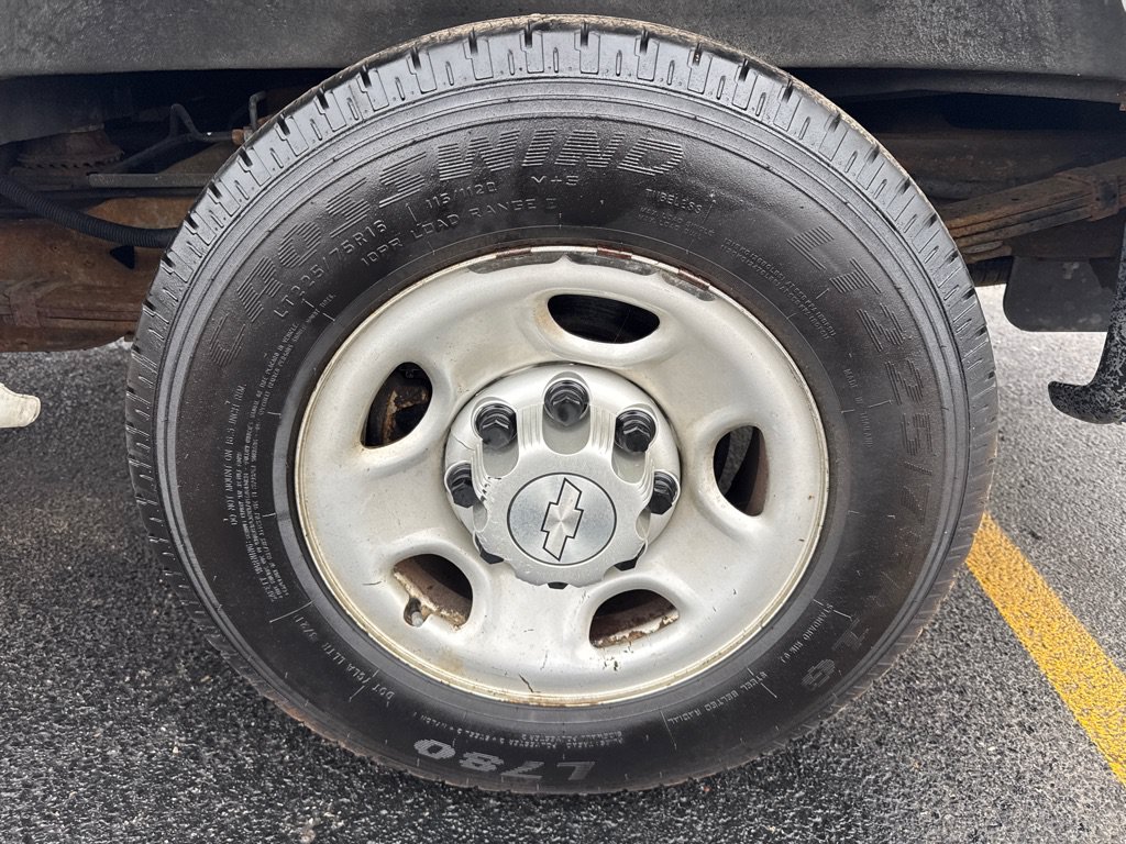 Used 2018 Chevrolet Express 2500 Extended RWD image 9