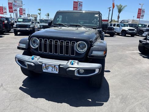 Used 2024 Jeep Wrangler Unlimited Sahara AWD/4WD image 4