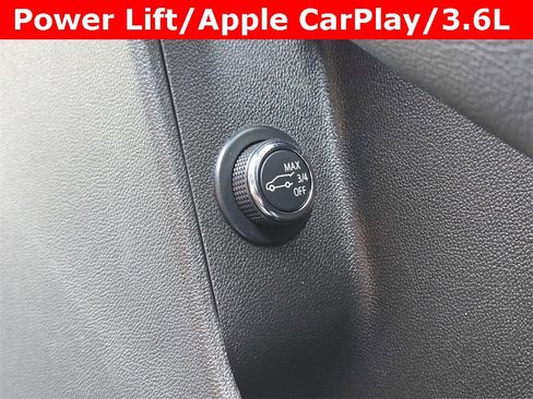 Used 2022 Cadillac XT5 Premium Luxury image 37