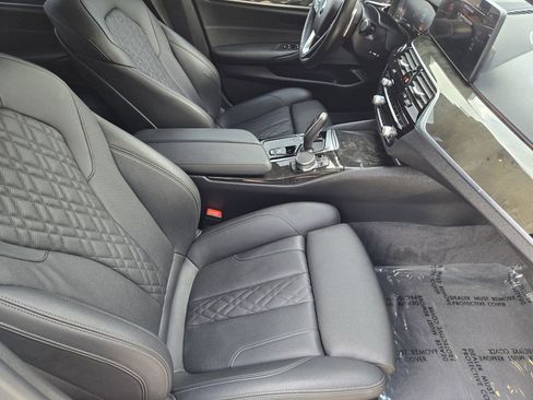Used 2022 BMW 530i w/ Premium Package image 14