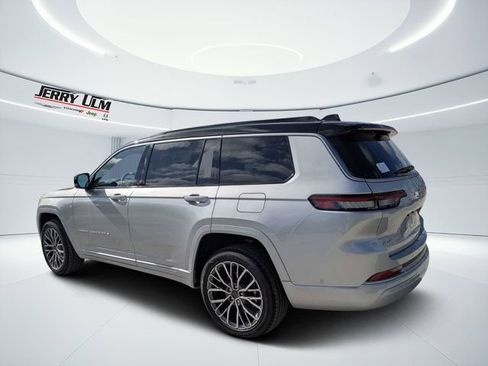 New 2026 Jeep Grand Cherokee L Summit w/ Advanced Protech Group IV AWD/4WD image 5