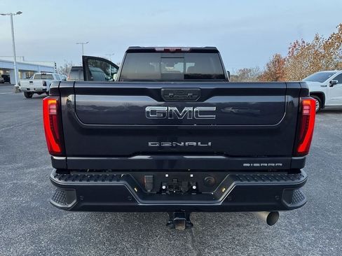 Used 2024 GMC Sierra 2500 Denali Ultimate image 9