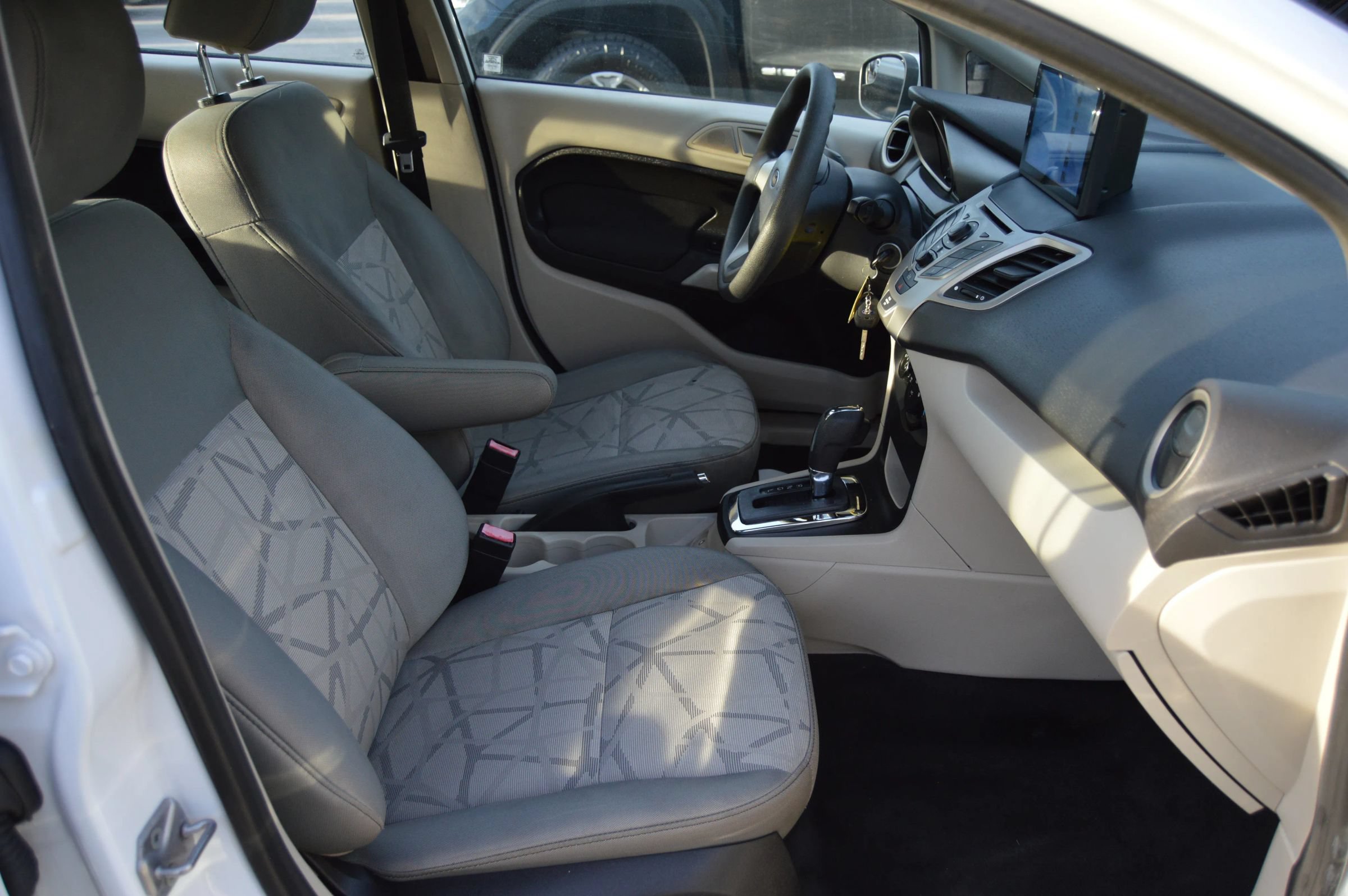 Used 2013 Ford Fiesta SE w/ Super Fuel Economy Pkg FWD image 21