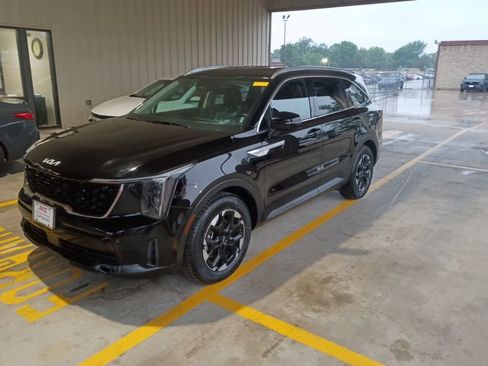 Used 2024 Kia Sorento S FWD image 1