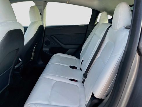 Used 2024 Tesla Model Y Long Range AWD/4WD image 23