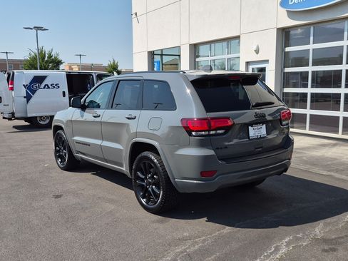 Used 2020 Jeep Grand Cherokee Altitude AWD/4WD image 9