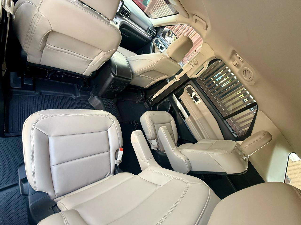 Used 2023 Ford Explorer XLT w/ Equipment Group 202A RWD image 33