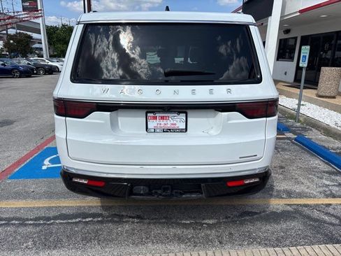 Used 2024 Jeep Wagoneer Series II w/ Flexible Seating Group AWD/4WD image 5