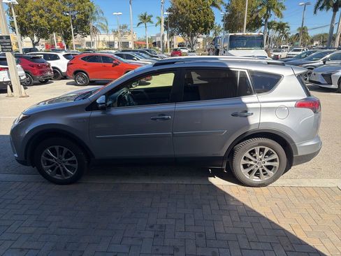 Used 2018 Toyota RAV4 Limited image 8