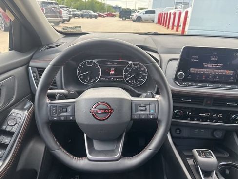 Used 2025 Nissan Rogue SV AWD/4WD image 25