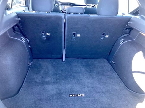 Used 2020 Nissan Kicks S image 9