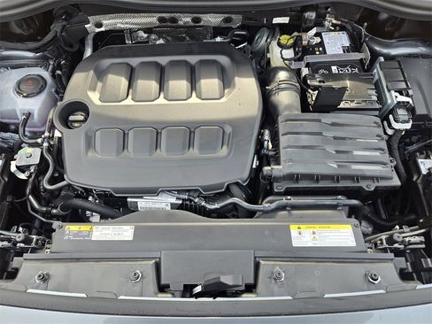 New 2025 Volkswagen Tiguan SE image 24