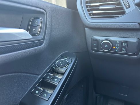Used 2025 Ford Escape ST-Line Select AWD/4WD image 18