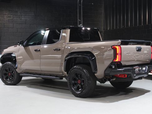 Used 2025 Toyota Tacoma Limited AWD/4WD image 10