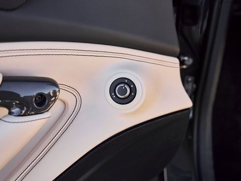 Used 2022 Ferrari F8 Tributo image 38