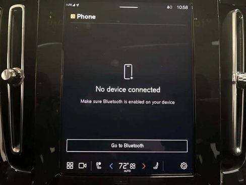 Used 2025 Volvo XC40 B5 Core image 11