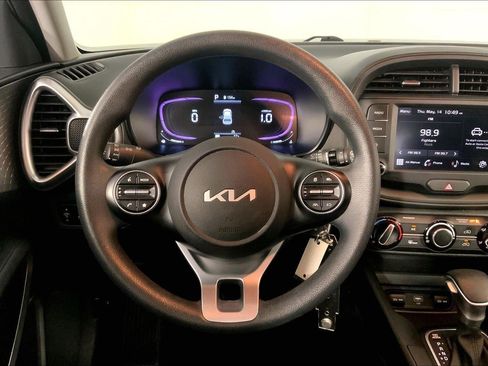 Certified 2025 Kia Soul LX w/ LX Technology Package FWD image 5