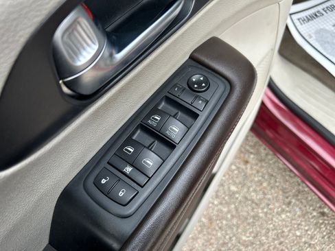 Used 2020 Chrysler Pacifica Touring-L image 13