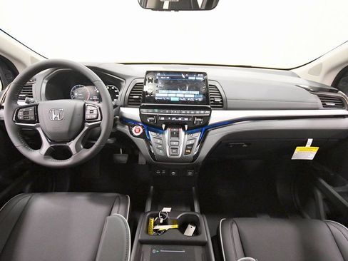 New 2026 Honda Odyssey Touring image 11