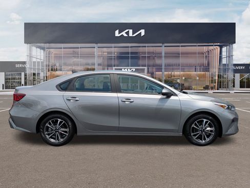 Certified 2023 Kia Forte LXS FWD image 3
