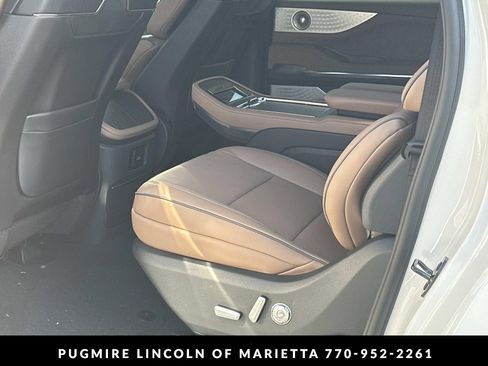 New 2026 Lincoln Navigator L Black Label AWD/4WD image 11