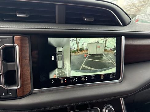 Used 2023 GMC Yukon Denali Ultimate image 16